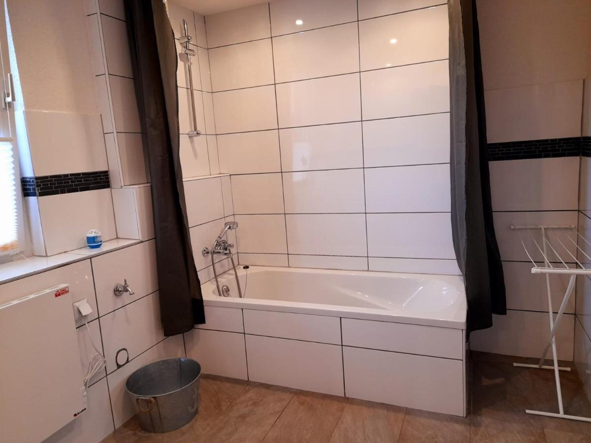 Willkommen In Dem Luftkurort Und Kaesestadt Nieheim Rennstrecke 4Km Entfernt Fewo1 Exterior foto