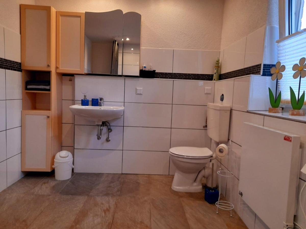Willkommen In Dem Luftkurort Und Kaesestadt Nieheim Rennstrecke 4Km Entfernt Fewo1 Exterior foto